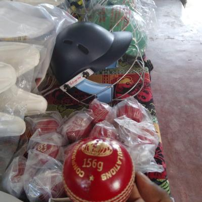 සිතිල රණවීර මහතා සහ යසස් ද සිල්වා මහතාගේ මූලිකත්වයෙන් විද්‍යාලයේ ක්‍රිකට් team එක වටිනා ක්‍රීඩා භාණ්ඩ ලබාදුන් අවස්ථාව